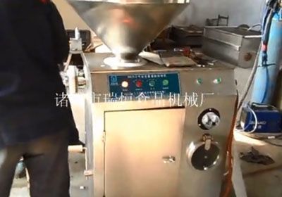诸城市瑞恒食品机械厂真空气动定量扭结灌肠机
